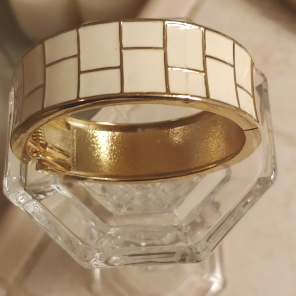 Vintage white enamel gold tone hinged bangle